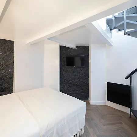 Modern In Nation * פריז