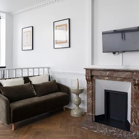 Modern In Nation פריז